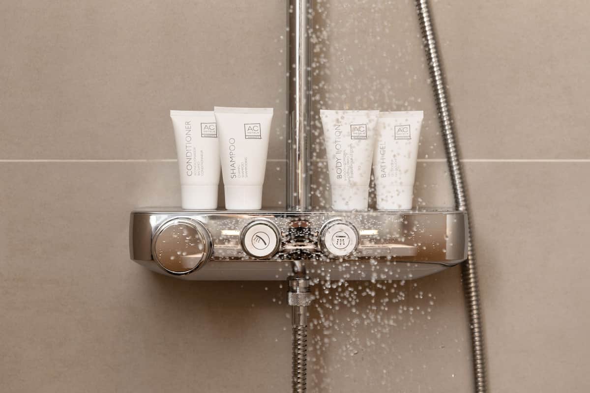 junior suite, 1 king bed | bathroom | shower, free toiletries, hair dryer, towels