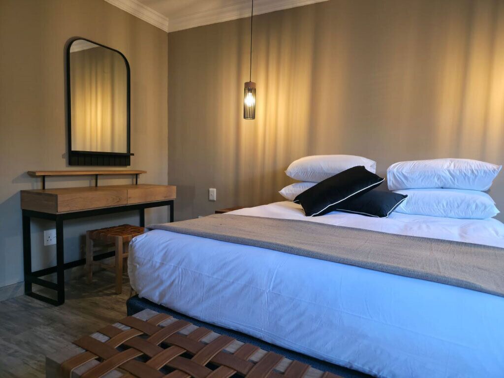 Mooizicht Self catering apartment | In-room safe, iron/ironing board, free WiFi, bed sheets
