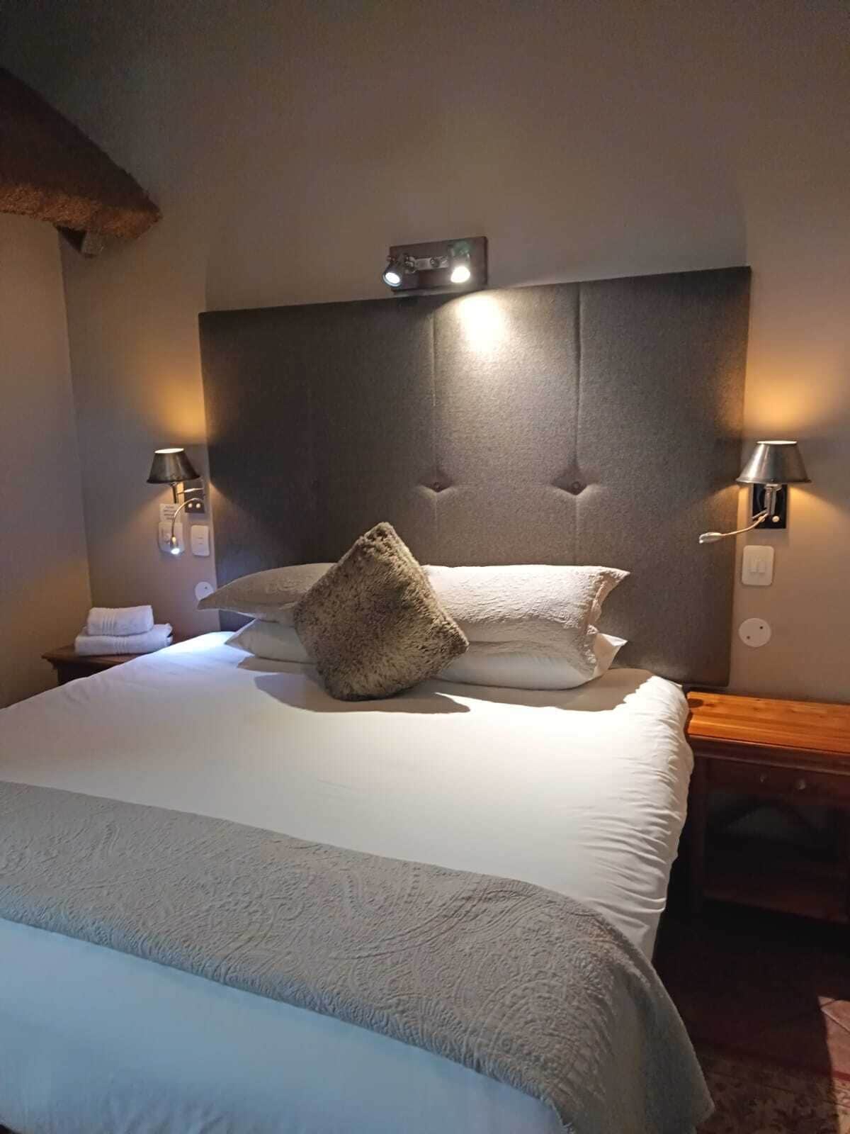 خزنة داخل الغرفة ومكواة/لوح كي وواي فاي مجانًا وملاءات أسرّة