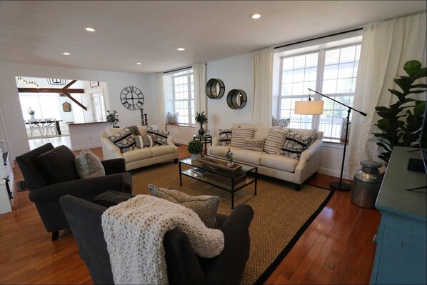 Family House | Living area - Strigo Farmhouse (Baldwinsville)