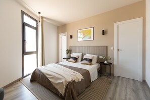 Chambre Triple Familiale | Coffres-forts dans les chambres, bureau, fer et planche Ă repasser