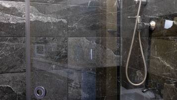 Studio (Apartment) | Shower kamar mandi