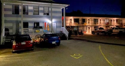 Bay Lake Inn (Frontiersman Motel)