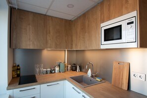 Apartment, 1 Bedroom | Private kitchen