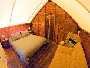 Comfort-Zelt, 1 Doppelbett, eigenes Bad | Hochwertige Bettwaren, Daunenbettdecken, Bettwäsche