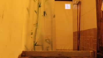 Tente Confort, 1 lit double, salle de bains privée | Douche de la salle de bain