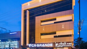 A modern building with a large sign for CR GRANDE, a traditional restaurant.