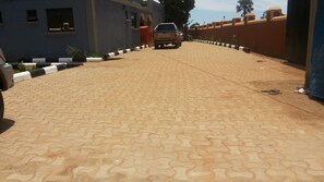 Free self-parking - Skypa Hotel (Yumbe)