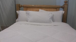 Executive Room | Desk, soundproofing, free WiFi, bed sheets - Skypa Hotel (Yumbe)