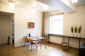 Deluxe-Apartment | Wohnbereich | Fernseher