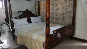 Habitación doble | Escritorio, wifi gratis y ropa de cama