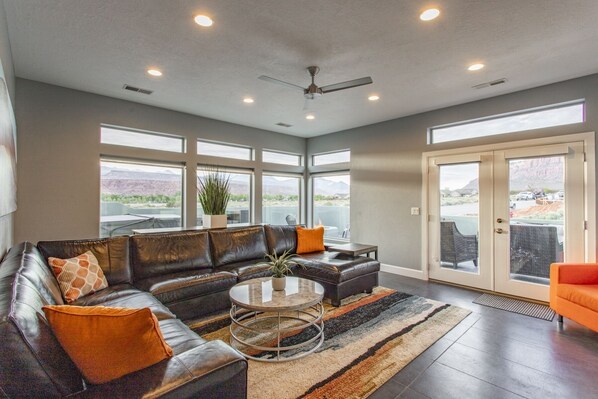 TV, fireplace, ping pong, stereo