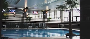 Sauna seca, banheira de hidromassagem, massagens