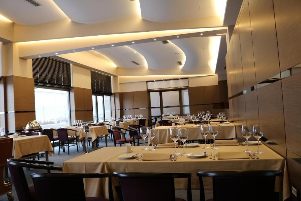 Hotel International Prishtina & SPA photo 8