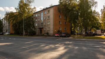 Vista frontal de la propiedad