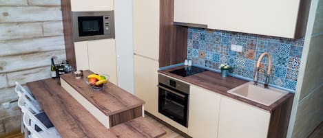 Appartement luxueux | Cuisine privée | Réfrigérateur, four à micro-ondes, surface de cuisson, lave-vaisselle