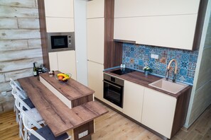 奢华公寓 | 私人厨房 | 冰箱、微波炉、炉灶、洗碗机