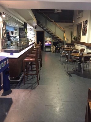 住宿內酒吧