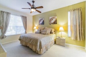 7 Schlafzimmer, Zimmersafe, Bügeleisen/Bügelbrett, WLAN