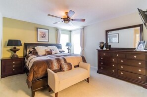 7 Schlafzimmer, Zimmersafe, Bügeleisen/Bügelbrett, WLAN
