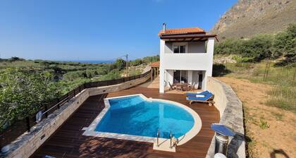 Fantastische Villa mit privatem Pool, Meer-, Berg- und Dorfblick