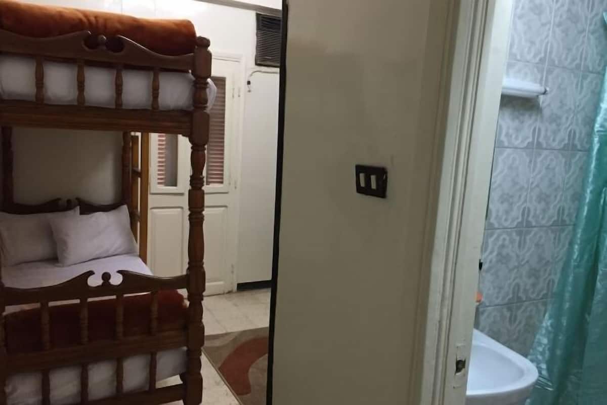 Badrum | Badkar/dusch, gratis toalettartiklar, hårtork och handdukar