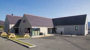 Vista frontal de la propiedad