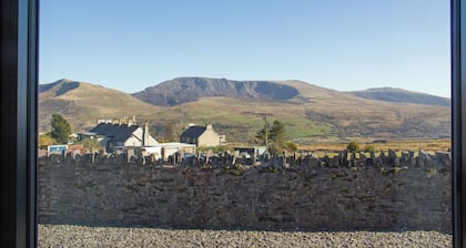 Canolfan Y Fron - Hostel