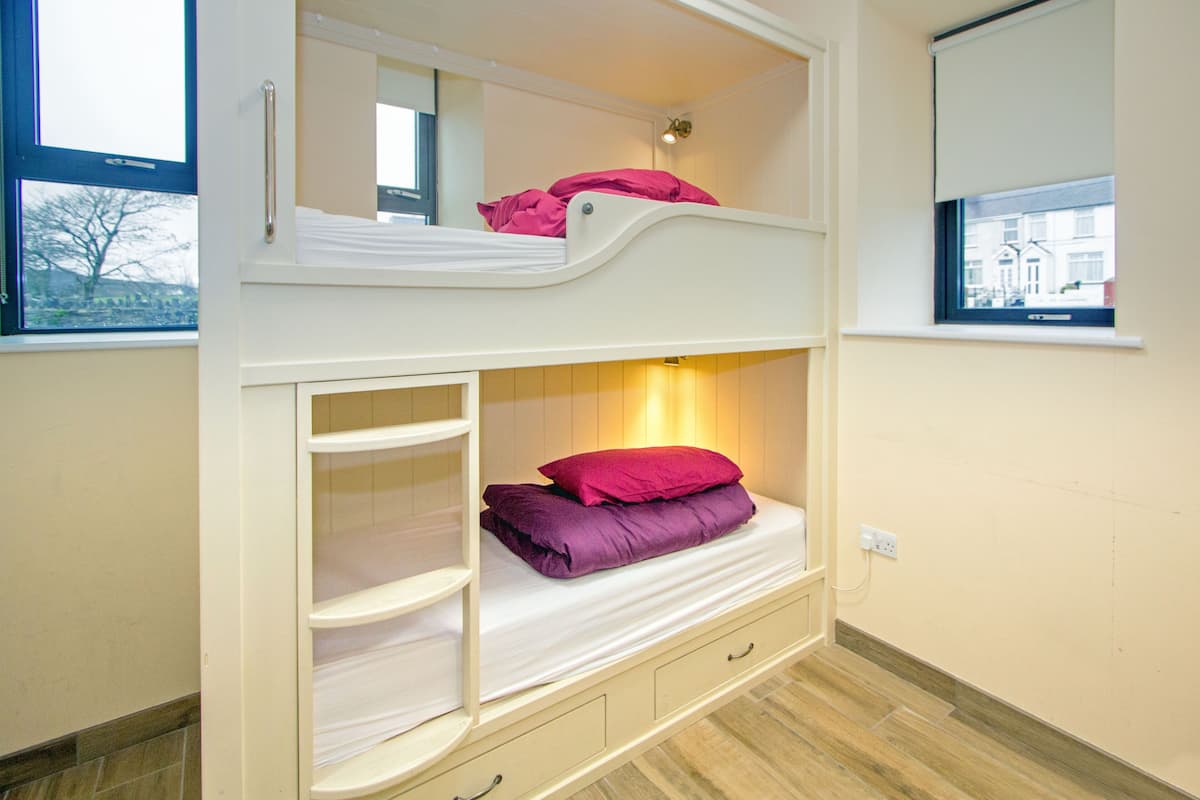 6-Bed Mixed Dormitory Room