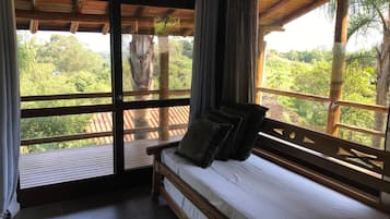 Frigobar, individualmente mobiliados, ferros/tábuas de passar roupa