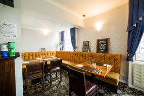 Breakfast area - Whistle & Flute (Barnetby)