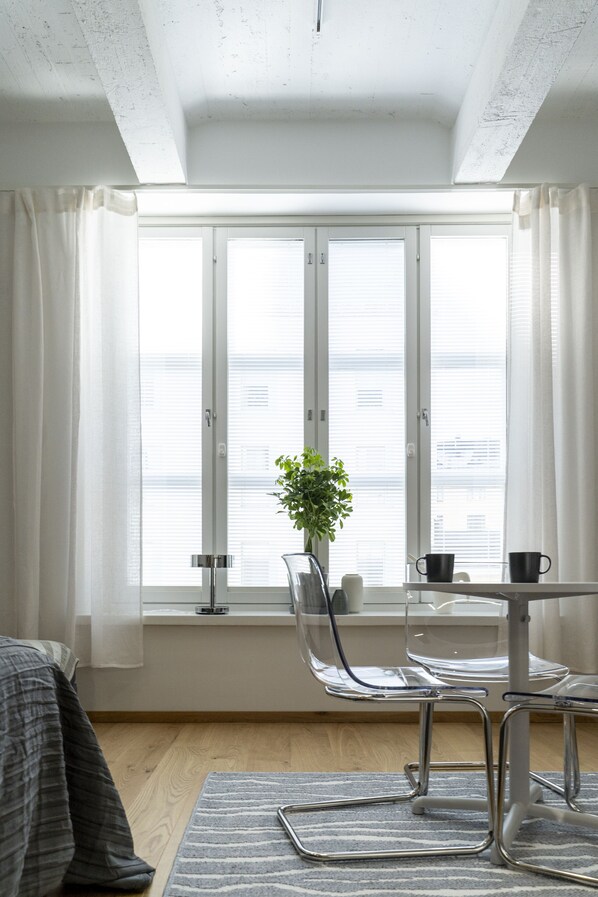 Estudio | Zona de estar | Una televisión de pantalla plana