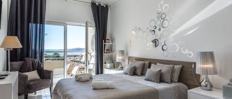 1 slaapkamer, een kluis op de kamer, een strijkplank/strijkijzer