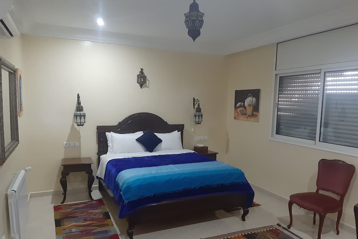 Blackout drapes, soundproofing, iron/ironing board, free WiFi