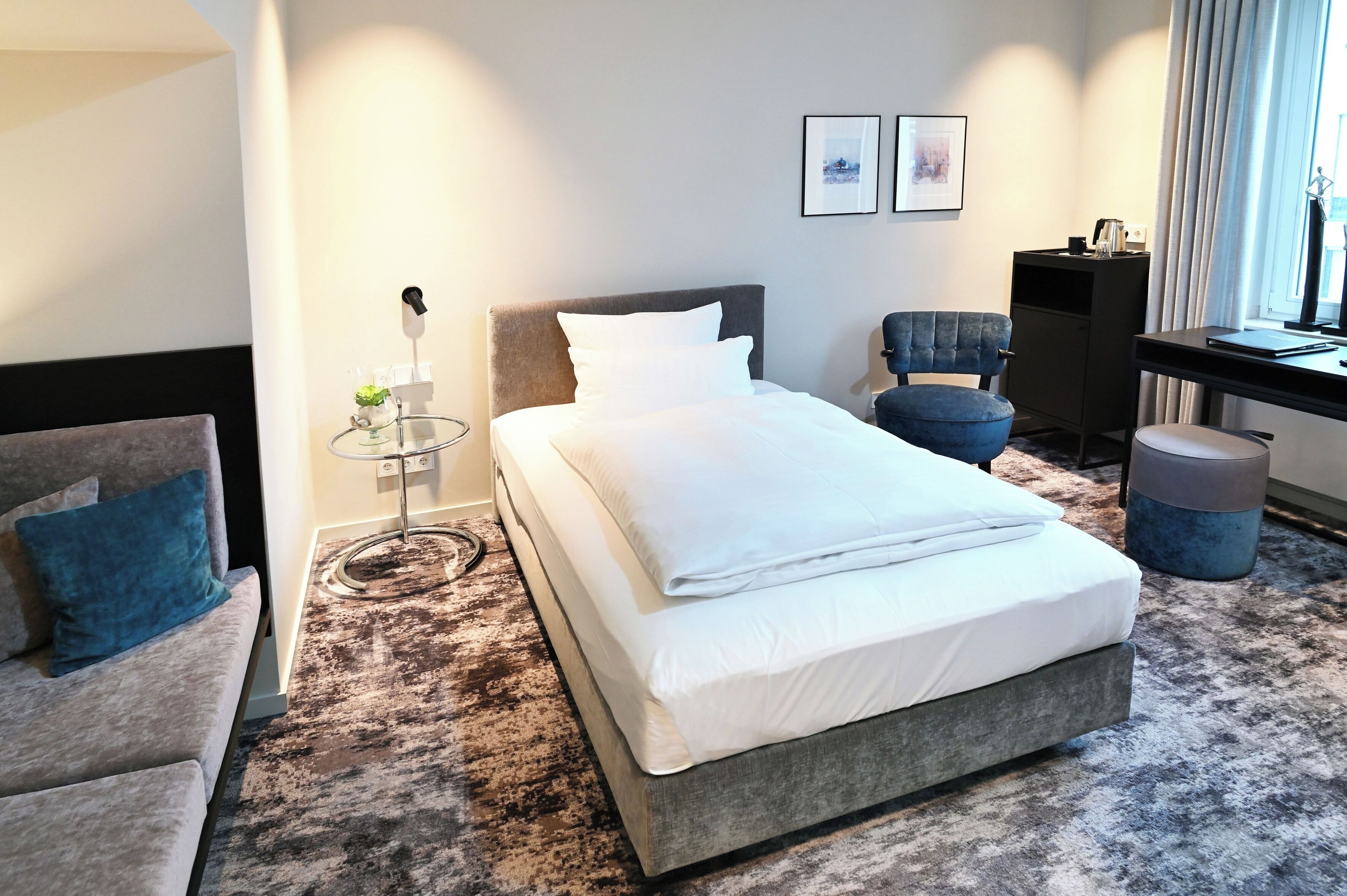 Habitación individual superior | Caja de seguridad en la habitación y escritorio 