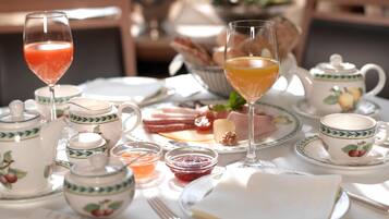 Desayuno bufé gratuito y diario