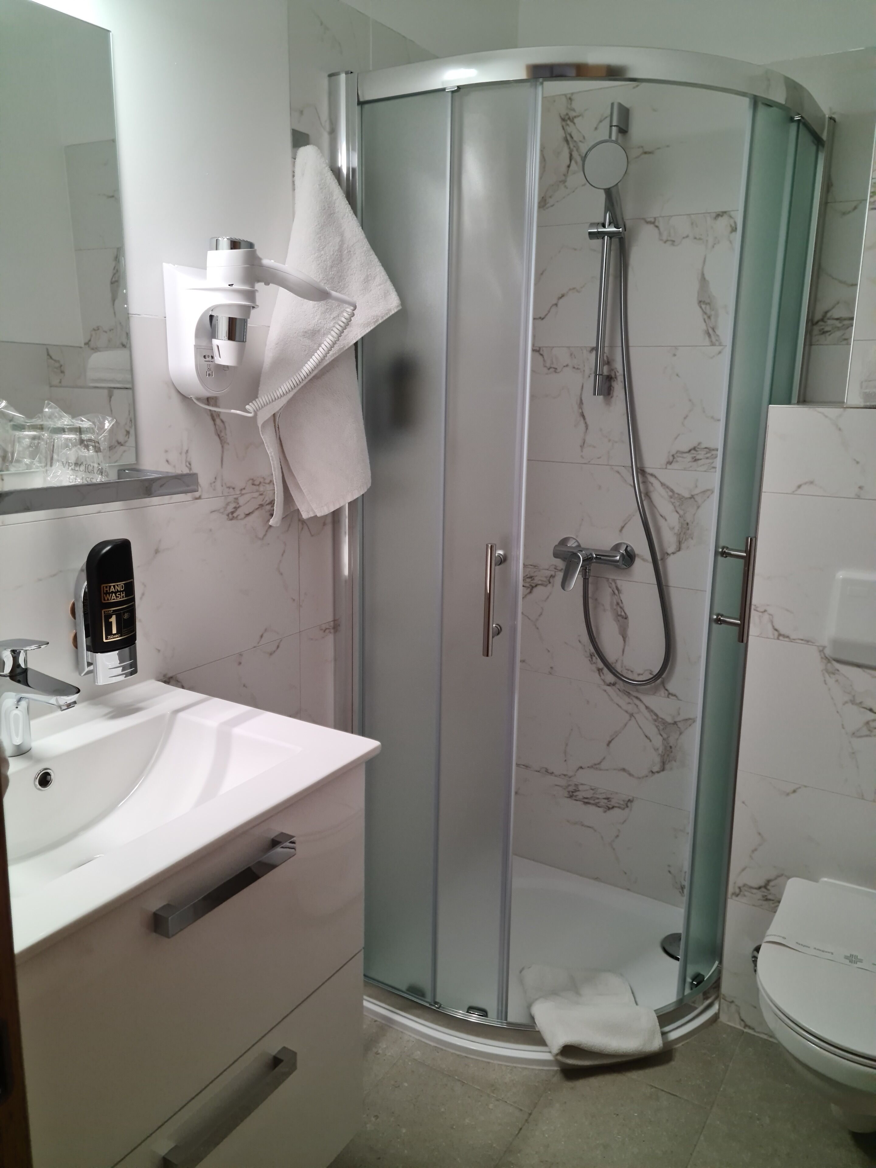 basic double or twin room | bathroom | shower, free toiletries, hair dryer, towels