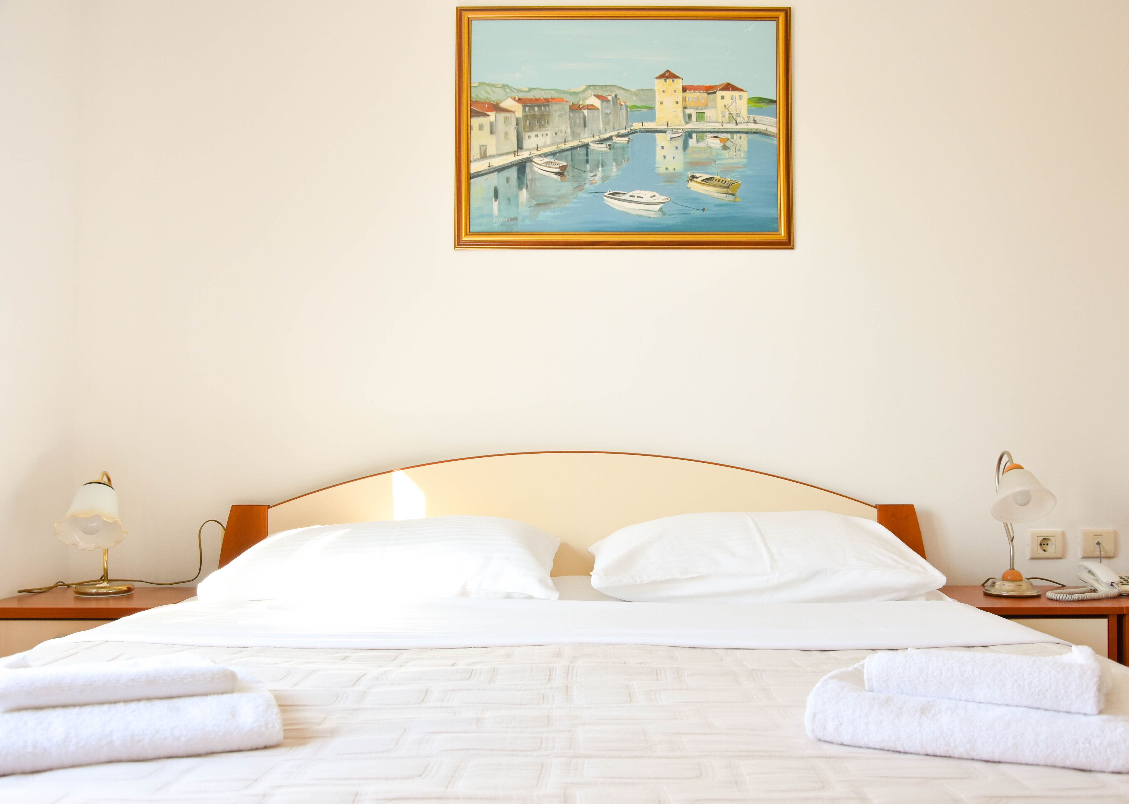 basic double or twin room | 1 bedroom, desk, free cots/infant beds, free wifi