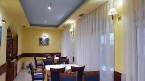 Café da manhã continental todos os dias mediante uma taxa