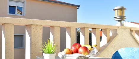 ห้องเบสิกทริปเปิล | ลานระเบียง/นอกชาน