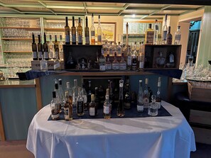 Breakfast, lunch and dinner served - Hotel Restaurant Kaiserstuehler Hof (Breisach)