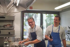 Déjeuner, dîner et souper servis sur place; cuisine allemande 