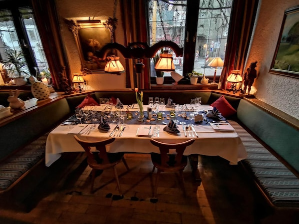 Breakfast, lunch, dinner served; German cuisine