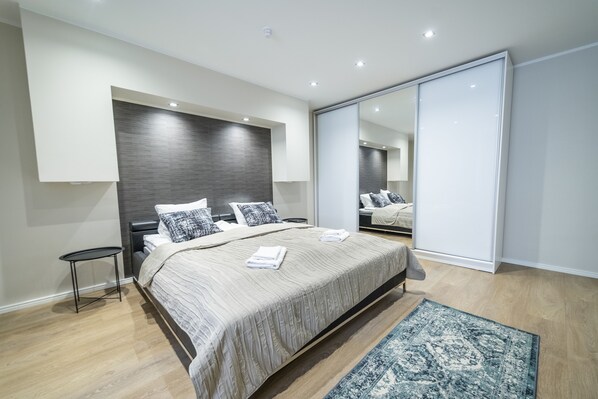 Huoneisto, 2 makuuhuonetta, sauna | Yksilöllisesti sisustettu, yksilöllisesti kalustettu, pimennysverhot