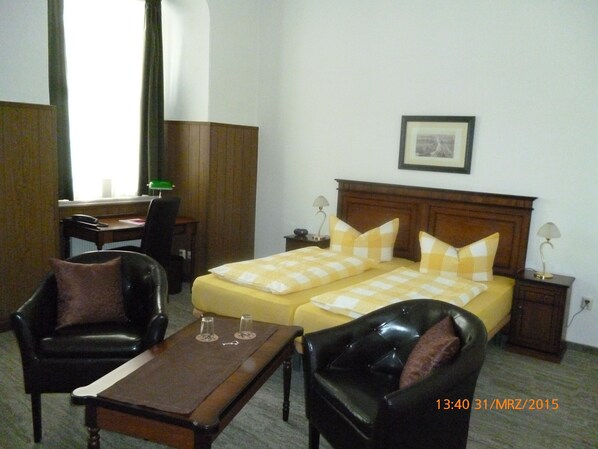 Blackout curtains, free WiFi, bed sheets - Hotel-Pension Am Ratshof (Halle (Saale))