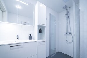 Studio | Bathroom