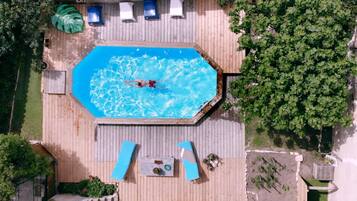 Seasonal outdoor pool, sun loungers