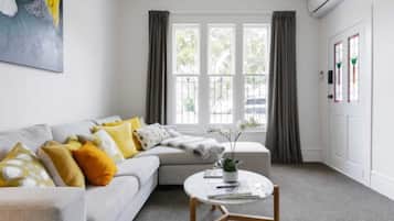 Apartment (3 Bedrooms) | 3 bedrooms, laptop workspace, iron/ironing board, free WiFi