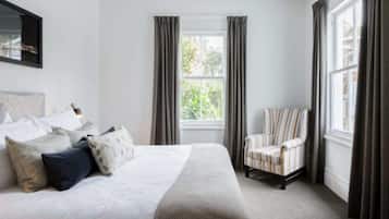 Apartment (3 Bedrooms) | 3 bedrooms, laptop workspace, iron/ironing board, free WiFi