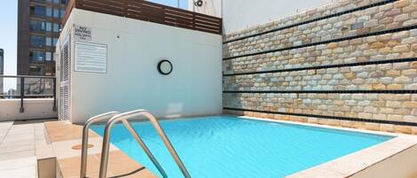 Una piscina en la azotea, una piscina climatizada